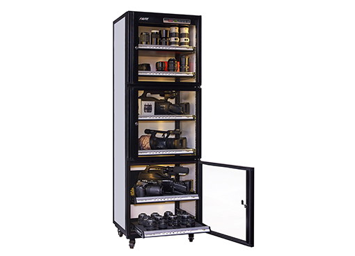 GP-500L上中下三门抽屉式门打开存放物品整体-1.jpg